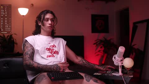   online show from December 7, 2:03 am