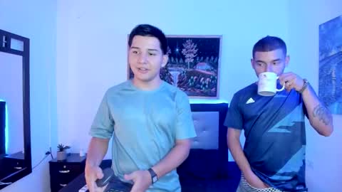 Snapshot of xxhoty0ung_boysxx chatting on September 15, 7:26 pm David and Mike online show from September 15, 7:26 pm
