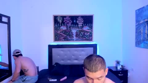Snapshot of xxhoty0ung_boysxx chatting on September 16, 7:39 pm David and Mike online show from September 16, 7:39 pm