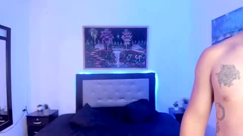 Snapshot of xxhoty0ung_boysxx chatting on September 11, 9:49 pm David and Mike online show from September 11, 9:49 pm