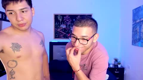 Snapshot of xxhoty0ung_boysxx chatting on September 18, 7:51 pm David and Mike online show from September 18, 7:51 pm