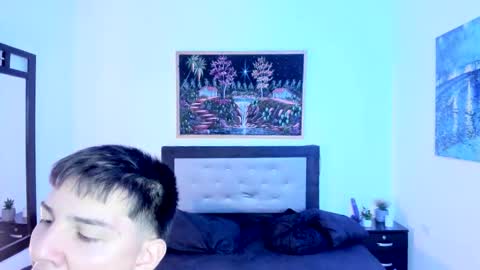 Snapshot of xxhoty0ung_boysxx chatting on September 10, 7:26 pm David and Mike online show from September 10, 7:26 pm
