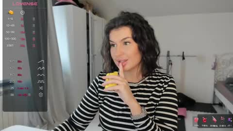 Snapshot of xxviktoryqueenxx chatting on March 3, 1:56 pm Vi online show from March 3, 1:56 pm