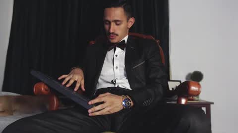 Snapshot of xxxhome_alonexxx chatting on February 7, 7:38 pm Kev online show from February 7, 7:38 pm