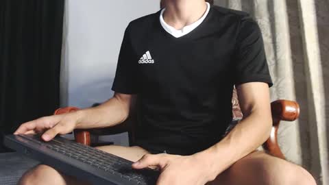 Snapshot of xxxhome_alonexxx chatting on February 14, 1:45 am Kev online show from February 14, 1:45 am