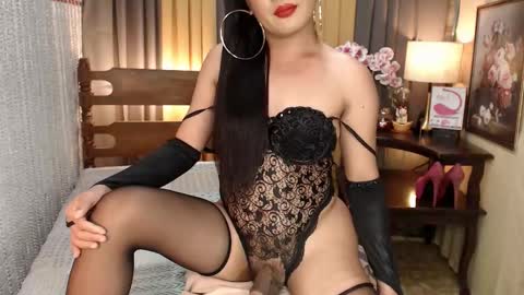 Snapshot of xxxmiss_cathyxxx chatting on December 2, 10:18 pm QUEENCY online show from December 2, 10:18 pm