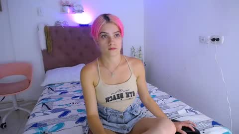 Snapshot of yemfairymcry chatting on March 1, 9:37 pm YEM online show from March 1, 9:37 pm