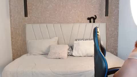 Snapshot of yera_carey chatting on September 17, 12:30 pm yera online show from September 17, 12:30 pm
