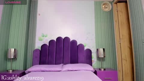 Snapshot of yess__daddy chatting on February 26, 10:16 am yess__daddy online show from February 26, 10:16 am
