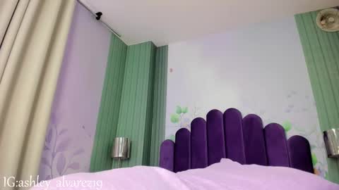 Snapshot of yess__daddy chatting on February 26, 4:27 pm yess__daddy online show from February 26, 4:27 pm