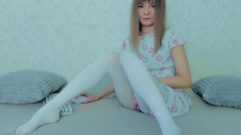 Lily online show from March 5, 6:12 am