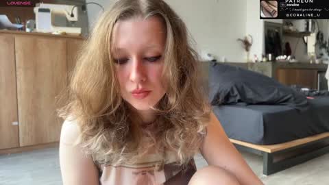 Snapshot of your_coraline_ chatting on January 21, 9:35 am your_coraline_ online show from January 21, 9:35 am