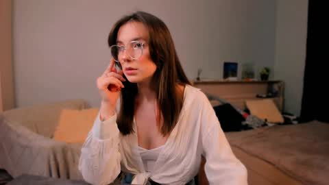 Snapshot of yourfrenchteacher chatting on February 7, 4:37 am Chloe online show from February 7, 4:37 am