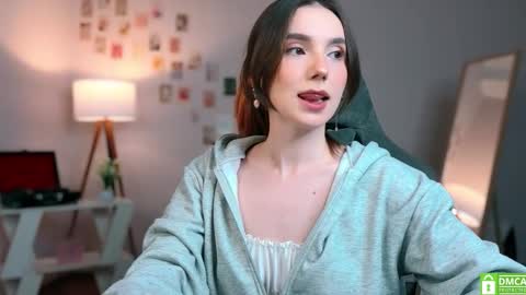 Snapshot of yourfrenchteacher chatting on September 16, 8:56 pm Chloe online show from September 16, 8:56 pm