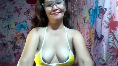 Snapshot of yourshygirl82 chatting on February 25, 8:11 pm im MAY online show from February 25, 8:11 pm