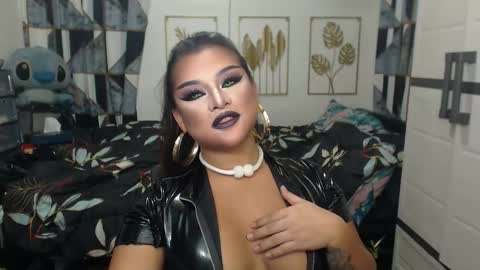 Snapshot of yourtrannyqueenxxx chatting on September 17, 11:19 pm Anastacia Grey online show from September 17, 11:19 pm