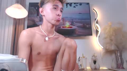 Snapshot of yummyjustine07 chatting on January 15, 10:13 pm Justine online show from January 15, 10:13 pm