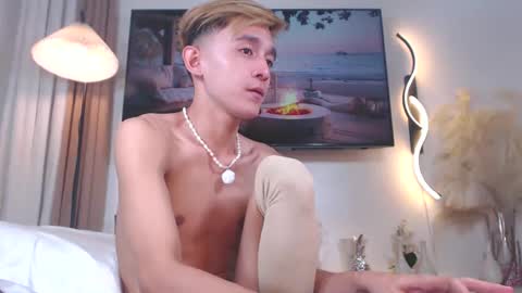 Snapshot of yummyjustine07 chatting on January 2, 10:01 pm Justine online show from January 2, 10:01 pm