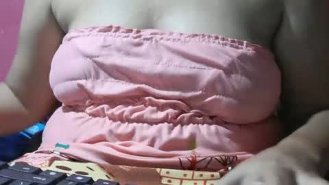 yummytits_4u online show from September 14, 9:33 am