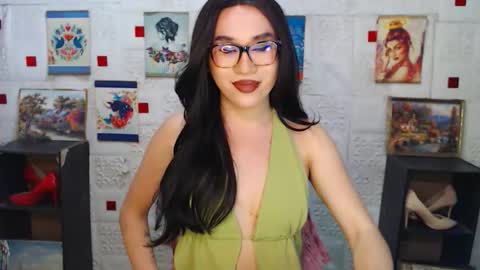 Snapshot of yumyumgreatcumts chatting on September 16, 11:08 pm HOT CHLOE 3 online show from September 16, 11:08 pm