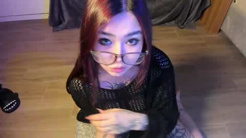 Hi My name Yuriko online show from March 7, 7:49 pm