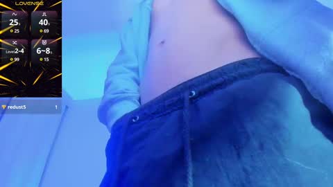 Snapshot of zackcum_ chatting on February 26, 5:24 am for you Zack online show from February 26, 5:24 am