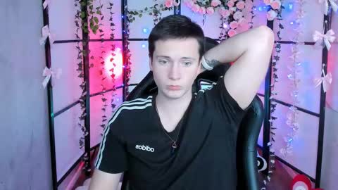 Snapshot of zackhandsome chatting on February 18, 6:47 pm Zack online show from February 18, 6:47 pm