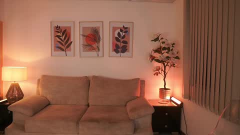 Snapshot of zahrawilliams chatting on February 25, 11:10 am Zara Williams online show from February 25, 11:10 am