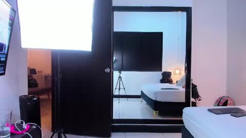 zamiragates1 online show from September 12, 1:18 am