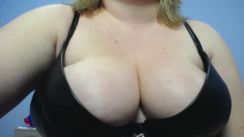 zannadreil online show from February 17, 1:04 am
