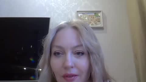 Snapshot of zarinaswift chatting on December 7, 9:22 am Zarina Swift online show from December 7, 9:22 am
