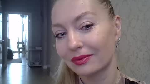Snapshot of zarinaswift chatting on February 28, 4:43 am Zarina Swift online show from February 28, 4:43 am