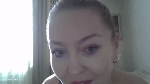 Snapshot of zarinaswift chatting on January 18, 7:28 am Zarina Swift online show from January 18, 7:28 am