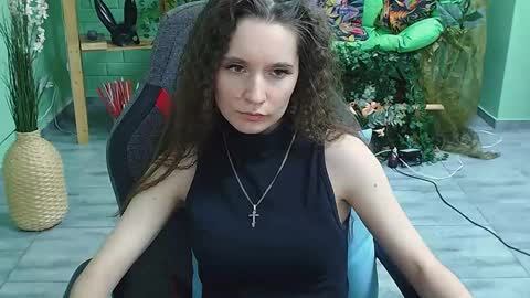 zianichols online show from February 28, 12:32 am