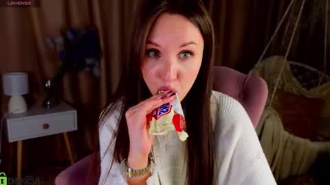 Snapshot of zlata__fox chatting on September 12, 3:03 pm Zlata Mon Tue Thu Fri Sun Sa GMT 3 0000pm - 0600pm online show from September 12, 3:03 pm