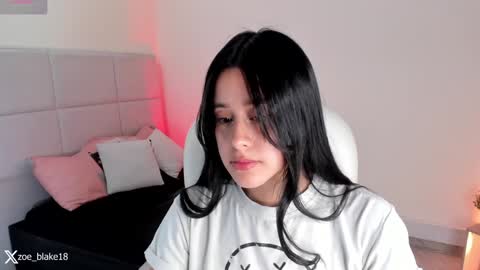 Snapshot of zoe_blake18 chatting on February 2, 2:56 pm Zoe online show from February 2, 2:56 pm
