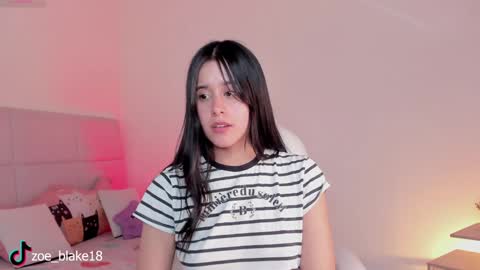 Snapshot of zoe_blake18 chatting on January 10, 7:43 pm Zoe online show from January 10, 7:43 pm