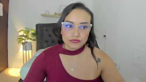 Snapshot of zoe_danae_ chatting on February 14, 3:47 pm Zoe online show from February 14, 3:47 pm