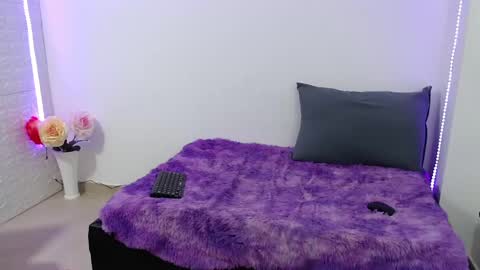 Snapshot of zoe_velvet chatting on March 5, 10:11 am Carolina online show from March 5, 10:11 am