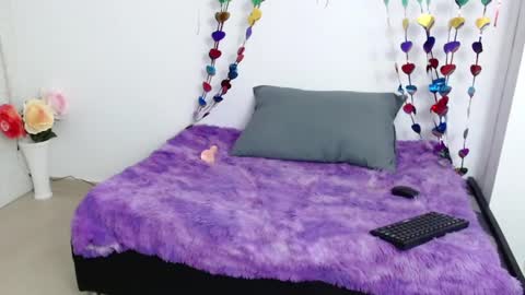 Snapshot of zoe_velvet chatting on February 15, 8:33 am Carolina online show from February 15, 8:33 am