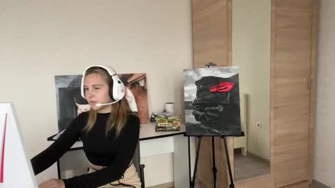 Snapshot of zoraidamustache chatting on September 10, 1:45 pm Hi Im Peggy 18 years old online show from September 10, 1:45 pm