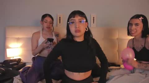 Snapshot of zowi_hottiee chatting on February 1, 6:10 am cintya kors online show from February 1, 6:10 am