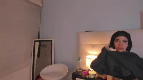 Snapshot of zowi_hottiee chatting on February 20, 8:39 am cintya kors online show from February 20, 8:39 am