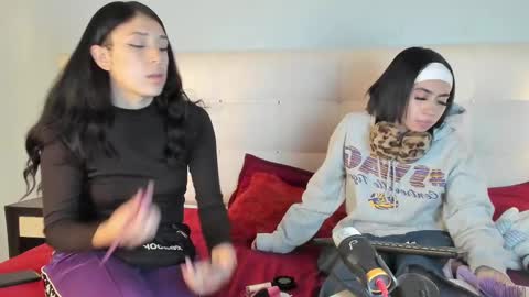Snapshot of zowi_hottiee chatting on March 12, 3:57 am cintya kors online show from March 12, 3:57 am