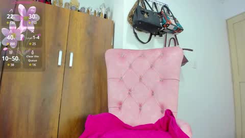 Snapshot of zule__williams chatting on January 18, 11:43 am zule online show from January 18, 11:43 am