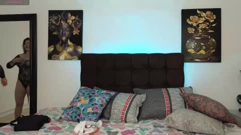 Snapshot of zuly_zahir_01 chatting on February 17, 11:54 pm zuly goode online show from February 17, 11:54 pm